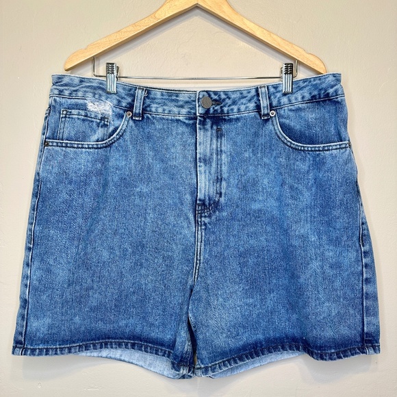ASOS | Slight Acid Wash Stonewash Denim Plus Size Jean Shorts - Picture 2 of 10